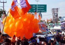 सीएम धामी ने कुमाऊं क्षेत्र में सरकार की लोक कल्याणकारी योजनाओं एवं नीतियों के प्रचार- प्रसार के लिए रथ/एलईडी वाहनों को हरी झण्डी दिखाकर किया रवाना