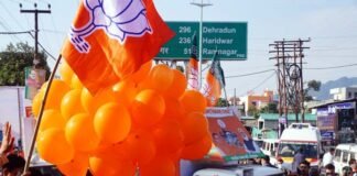 सीएम धामी ने कुमाऊं क्षेत्र में सरकार की लोक कल्याणकारी योजनाओं एवं नीतियों के प्रचार- प्रसार के लिए रथ/एलईडी वाहनों को हरी झण्डी दिखाकर किया रवाना