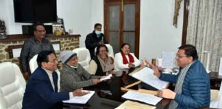 सीएम पुष्कर सिंह धामी से राज्य आंदोलनकारी एवं राज्य महिला आयोग की पूर्व अध्यक्षा सुशीला बलूनी के नेतृत्व में विभिन्न राज्य आंदोलनकारियों ने की भेंट पुष्कर सिंह धामी