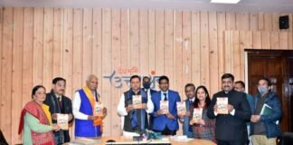 मुख्यमंत्री पुष्कर सिंह धामी ने “कोरोना से बचाव: एक सजग पहल” पुस्तक का किया विमोचन corona se bachav ek sajag pahal