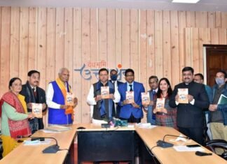 मुख्यमंत्री पुष्कर सिंह धामी ने “कोरोना से बचाव: एक सजग पहल” पुस्तक का किया विमोचन corona se bachav ek sajag pahal