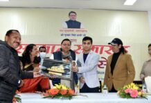 मुख्यमंत्री ने किया भारत के बैडमिंटन खिलाड़ी लक्ष्य सेन को सम्मानित