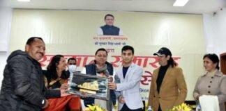 मुख्यमंत्री ने किया भारत के बैडमिंटन खिलाड़ी लक्ष्य सेन को सम्मानित