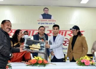 मुख्यमंत्री ने किया भारत के बैडमिंटन खिलाड़ी लक्ष्य सेन को सम्मानित