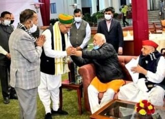 चुनावी माहौल में चर्चा : मोहन भागवत-मुलायम सिंह की मुलाकात बढ़ा गई सियासी तापमान, कांग्रेस-सपा में तकरार mulayam-singh-yadav-mohan-bhagwat