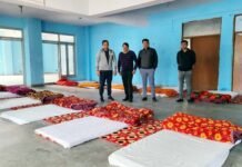 ग्रेटर नोएडा : ठिठुरन में रैन बिताने वालों के लिए प्राधिकरण ने बनाया 25 बिस्तरों का रैन बसेरा,11 जगहों पर किए अलाव के इंतजाम night-shelter-in-greater-noida