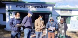 पौड़ी गढ़वाल : डीएम डॉ. विजय जोगदंडे ने दूरस्थ ग्रामीण क्षेत्रों में चिन्ह्ति पोलिंग बूथों का किया औचक स्थलीय निरीक्षण Pauri DM did on-site inspection of polling booths identified in remote rural areas