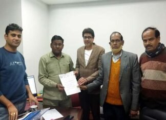 पेड़ों की छंटाई कराने को लेकर अल्फा-2 आरडब्ल्यूए पदाधिकारियों ने प्राधिकरण ऑफिस में सौंपा ज्ञापन rwa-alfa-2