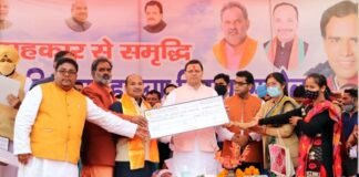 मुख्यमंत्री ने 10 स्वयं सहायता समूहों को व्यवसाय हेतु 05-05 लाख, मुख्यमंत्री स्वरोजगार योजना तथा दीन दयाल उपाध्याय योजना के तहत लाभार्थियों को चैक प्रदान किये