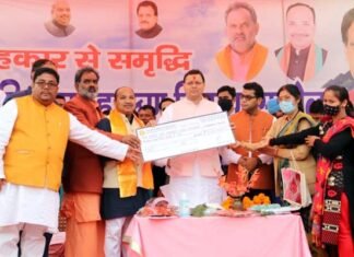मुख्यमंत्री ने 10 स्वयं सहायता समूहों को व्यवसाय हेतु 05-05 लाख, मुख्यमंत्री स्वरोजगार योजना तथा दीन दयाल उपाध्याय योजना के तहत लाभार्थियों को चैक प्रदान किये