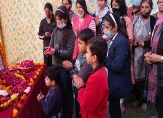 ग्रेटर नोएडा वेस्ट : सीडीएस जनरल बिपिन रावत, उनकी पत्नी व 11 सैन्य अधिकारियों को दी श्रद्धांजलि Tributes paid to CDS General Bipin Rawat, his wife and 11 army officers