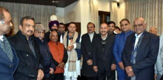 मुख्यमंत्री ने की उद्योग एवं व्यापार से जुड़े लोगों से भेंट