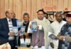 ‘‘ये वक्त की पुकार है’’ पुस्तक का मुख्यमंत्री ने किया विमोचन मुख्यमंत्री ye-waqt-ki-h-pukar-book