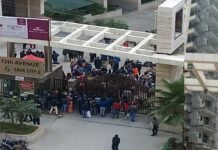 ग्रेनो वेस्ट: पॉश सोसाइटी के फ्लैट में घुसकर चाकू की नोंक पर लूटे आभूषण, पानी मांगने के बहाने अंदर घुसे थे बदमाश 12th avenue gaur city-2