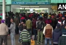 इस देश से अमृतसर पहुंची एयर इंडिया की फ्लाइट में 179 यात्रियों में से 125 निकले कोरोना संक्रमित, एयरपोर्ट में मचा हड़कंप Amritsar airport covid positive