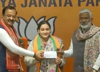 मुलायम सिंह यादव की बहू ने थामा भाजपा का दामन, पार्टी में शामिल होते ही सपा की शुरू की खिलाफत