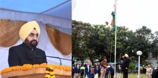 उत्तराखंड : 73वें गणतंत्र दिवस पर मुख्य सचिव ने सचिवालय में ध्वजारोहण कर अधिकारियों कर्मचारियों को दी बधाई