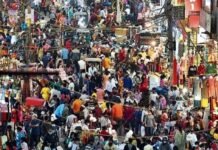 देश में कोरोना की खतरनाक रफ्तार: 24 घंटे में 01 लाख 17 हजार नए मामले, पिछले सात महीने का टूटा रिकॉर्ड, देखें कहाँ कितने मामले crowed-in-delhi-market