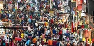 देश में कोरोना की खतरनाक रफ्तार: 24 घंटे में 01 लाख 17 हजार नए मामले, पिछले सात महीने का टूटा रिकॉर्ड, देखें कहाँ कितने मामले crowed-in-delhi-market