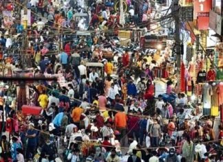 देश में कोरोना की खतरनाक रफ्तार: 24 घंटे में 01 लाख 17 हजार नए मामले, पिछले सात महीने का टूटा रिकॉर्ड, देखें कहाँ कितने मामले crowed-in-delhi-market