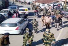 विधान सभा चुनाव-2022 की सुरक्षा के दृष्टिगत जनपद पुलिस ने अर्द्धसैनिक बल के साथ पौड़ी क्षेत्र में किया फ्लैग मार्च flag-march-pauri