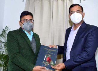सोशल मीडिया का लोक प्रशासन पर प्रभाव विषय पर सूचना उपनिदेशक नितिन उपाध्याय ने किया शोध impact of social media on public administration