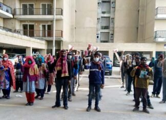 इंडो ग्लोबल सोशल सर्विस सोसाइटी द्वारा विभिन्न स्थानों पर हाउस कीपिंग स्टाफ एवं गार्ड्स को बांटे गए करीब 1800 मास्क