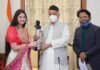 बजरंगी भाईजान में मुन्नी का किरदार निभाने वाली हर्षाली मल्होत्रा को राज्यपाल भगत सिंह कोश्यारी ने किया सम्मानित munni-bajrangi-bhai-jaan