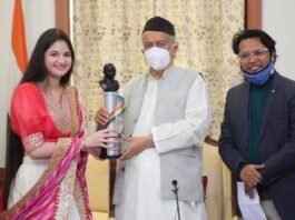 बजरंगी भाईजान में मुन्नी का किरदार निभाने वाली हर्षाली मल्होत्रा को राज्यपाल भगत सिंह कोश्यारी ने किया सम्मानित munni-bajrangi-bhai-jaan