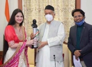 बजरंगी भाईजान में मुन्नी का किरदार निभाने वाली हर्षाली मल्होत्रा को राज्यपाल भगत सिंह कोश्यारी ने किया सम्मानित munni-bajrangi-bhai-jaan