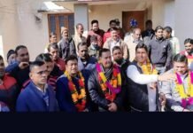 कांग्रेस प्रत्याशी नवल किशोर ने द्वारीखाल ब्लॉक प्रमुख महेंद्र राणा के नेतृत्व में कल्जीखाल ब्लॉक में पार्टी कार्यकर्ताओं से की मुलाकात naval-kishar-congress-candidate-paui