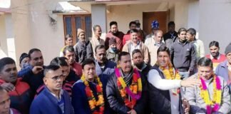 कांग्रेस प्रत्याशी नवल किशोर ने द्वारीखाल ब्लॉक प्रमुख महेंद्र राणा के नेतृत्व में कल्जीखाल ब्लॉक में पार्टी कार्यकर्ताओं से की मुलाकात naval-kishar-congress-candidate-paui