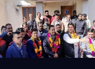 कांग्रेस प्रत्याशी नवल किशोर ने द्वारीखाल ब्लॉक प्रमुख महेंद्र राणा के नेतृत्व में कल्जीखाल ब्लॉक में पार्टी कार्यकर्ताओं से की मुलाकात naval-kishar-congress-candidate-paui