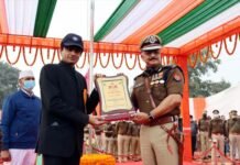 73वें गणतंत्र दिवस पर पुलिस लाइन गौतमबुद्ध नगर में आयोजित भव्य समारोह में पुलिस आयुक्त आलोक सिंह ने जवानों को दिलाई संकल्प शपथ