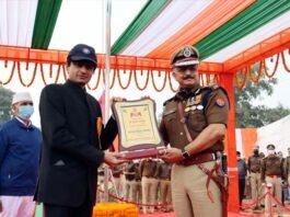 73वें गणतंत्र दिवस पर पुलिस लाइन गौतमबुद्ध नगर में आयोजित भव्य समारोह में पुलिस आयुक्त आलोक सिंह ने जवानों को दिलाई संकल्प शपथ