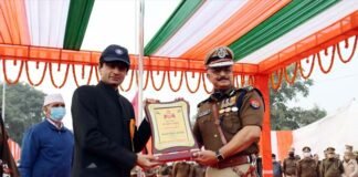 73वें गणतंत्र दिवस पर पुलिस लाइन गौतमबुद्ध नगर में आयोजित भव्य समारोह में पुलिस आयुक्त आलोक सिंह ने जवानों को दिलाई संकल्प शपथ