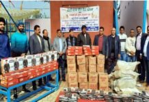 नववर्ष के पहले दिन मंदिरों में रही भीड़, रोटरी क्लब ग्रीन ग्रेनो ने गौ सेवा कर किया नववर्ष का आगाज rotri-culb greater noida