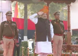 दिल्ली पुलिस के 75वें स्थापना दिवस पर गृहमंत्री अमित शाह ने पुलिस कर्मियों को पदक देकर किया सम्मानित Delhi Police foundation day
