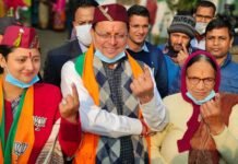 CM धामी की पत्नी गीता धामी पर आचार संहिता के उल्लंघन का आरोप, एक बजे तक उत्तरकाशी में हुई सबसे ज्यादा वोटिंग Geeta Dhami violated the code of conduct