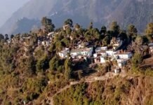 विकास हुआ तो केवल नेताओं का: अब ग्रामीण मतदाता नहीं आएंगे नेताओं के खोखले वादों के झांसे में