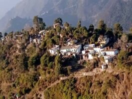विकास हुआ तो केवल नेताओं का: अब ग्रामीण मतदाता नहीं आएंगे नेताओं के खोखले वादों के झांसे में