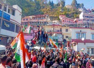 विधानसभा चुनाव : कांग्रेस ने पार्टी प्रत्याशी नवल किशोर के समर्थन में पौड़ी में रोड शो कर मांगे वोट congress road show pauri