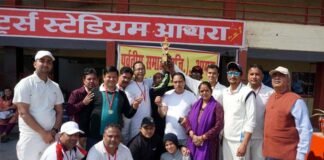 गढ़वाल भातृ सम्मेलन एवं पर्वतीय समाज के बीच एकलव्य स्टेडियम में खेला गया मैत्री क्रिकेट मैच Friendship cricket match between Garhwal sabha and parvatiya samaj