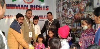 सरस्वती पूजा के साथ बच्चों को पाठ्य सामग्री वितरित कर मनाई बसंत पंचमी