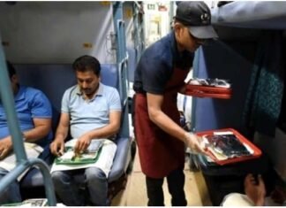 राहत : ट्रेनों में यात्रियों के लिए 14 फरवरी से फिर शुरू होगी भोजन सेवा, कोविड काल से थी बंद indian rail food service-restart