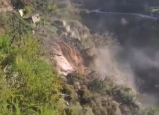 उत्तराखंड : रुद्रप्रयाग के इस गांव में भारी भूस्खलन, 11 परिवारों को सुरक्षित स्थानों पर कराया शिफ्ट, देखें वीडियो landslide in Rudraprayag