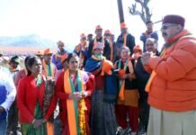 भाजपा प्रत्याशी सतपाल महाराज ने चौबट्टाखाल विधानसभा के विकासखण्ड एकेश्वर के गांवो में जनसम्पर्क कर बताई सरकार की उपलब्धियां satpal-maharaj