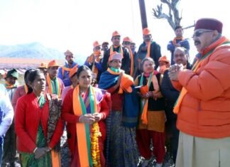 भाजपा प्रत्याशी सतपाल महाराज ने चौबट्टाखाल विधानसभा के विकासखण्ड एकेश्वर के गांवो में जनसम्पर्क कर बताई सरकार की उपलब्धियां satpal-maharaj