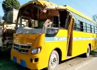 उत्तराखंड : पेड़ से टकराई स्कूल बस, दुखद हादसे में एक बच्ची की मौत, चालक सहित कुछ अन्य बच्चे घायल school bus accident in dehradun