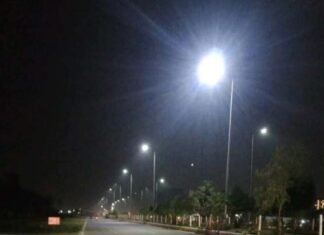 ग्रेनो के गांवों व सेक्टरों में अब तक लगीं 21 हजार स्ट्रीट लाइटें, एसीईओ ने की समीक्षा, तय समय पर सभी 54 हजार लाइटें लगाने के दिए निर्देश